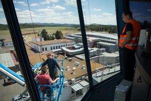 Řídicí věž na letišti v Karlových Varech dostala unikátní zasklení od Sipralu - 2