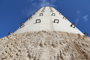 Nous avons vu la production et l’installation du relief d’art placé sur les puits d’extraction et d’arération du tunnel Blanka - 3