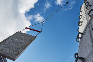 Nous avons vu la production et l’installation du relief d’art placé sur les puits d’extraction et d’arération du tunnel Blanka - 1