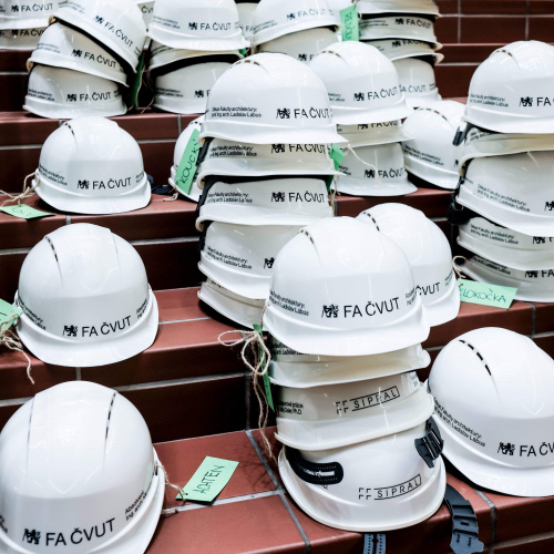 Image: Sipral Supported the Fabrication of Commemorative Protective Helmets for Fresh Graduates of The Faculty of Architecture CTU