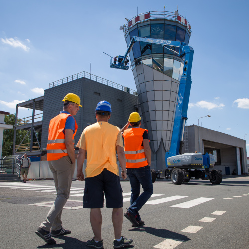 Image: La tour de contrôle de l’aéroport de Karlovy Vary équipée d'un vitrage unique de Sipral