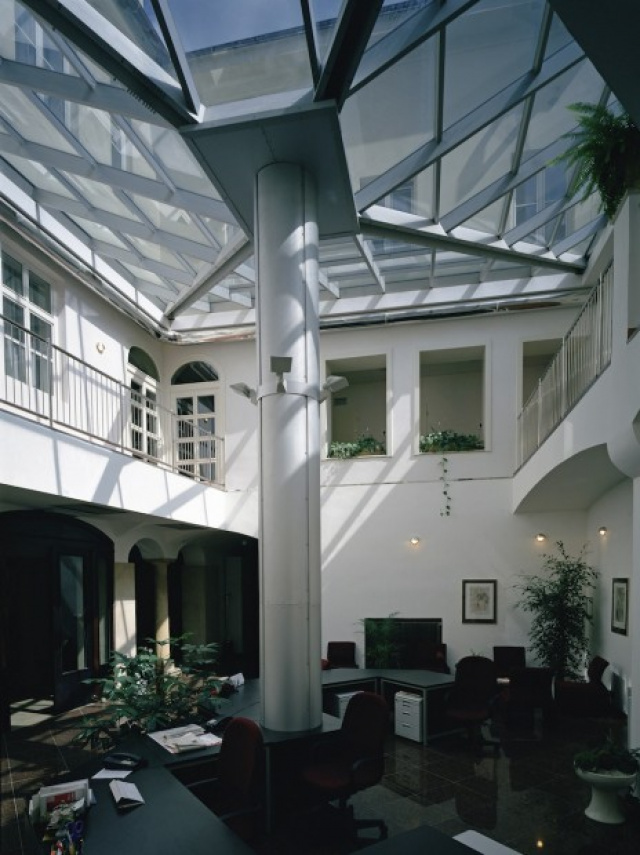 KB bank, Dlouhá