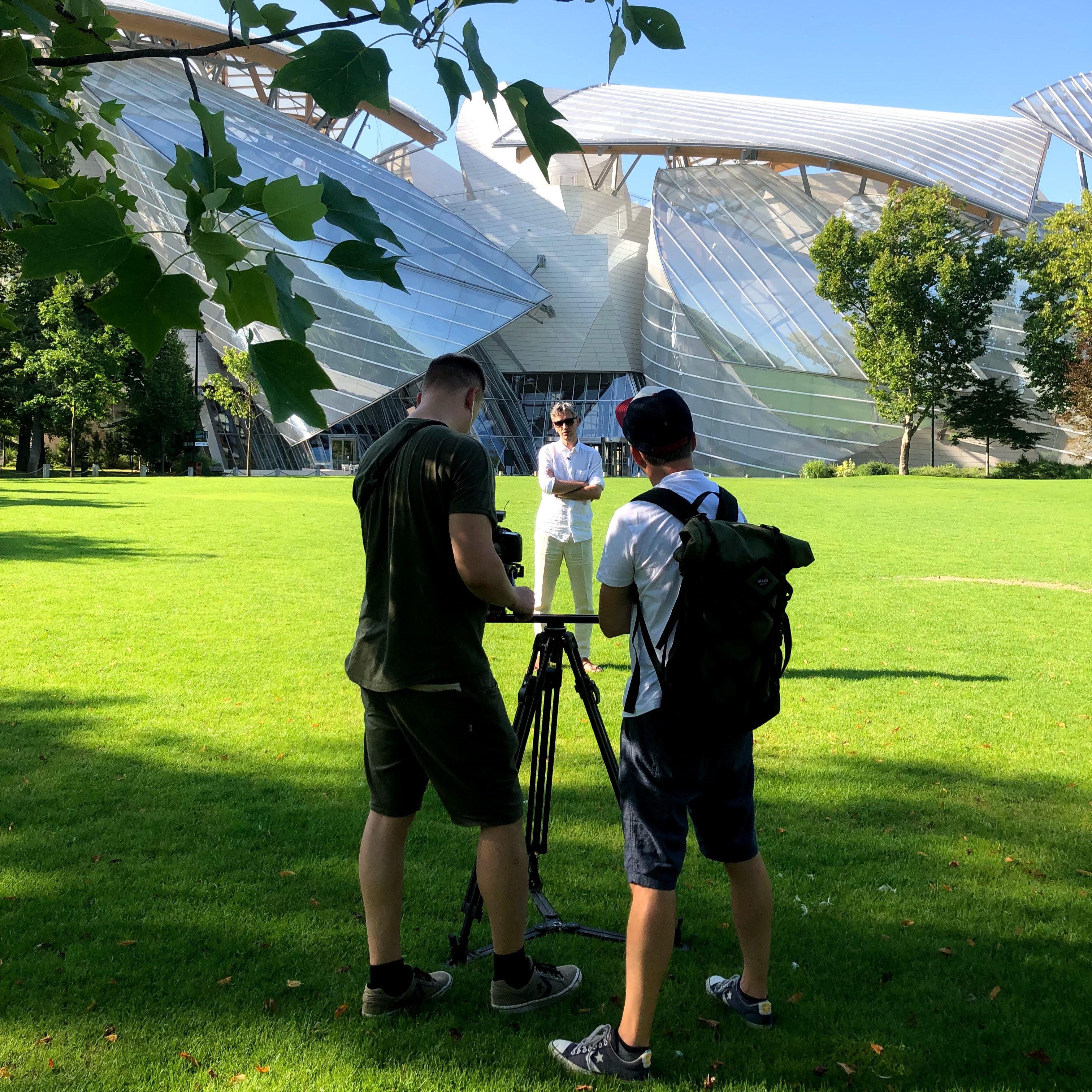 Natočili jsme Překvapivé stavby o Fondation Louis Vuitton. Podívejte se na výsledek